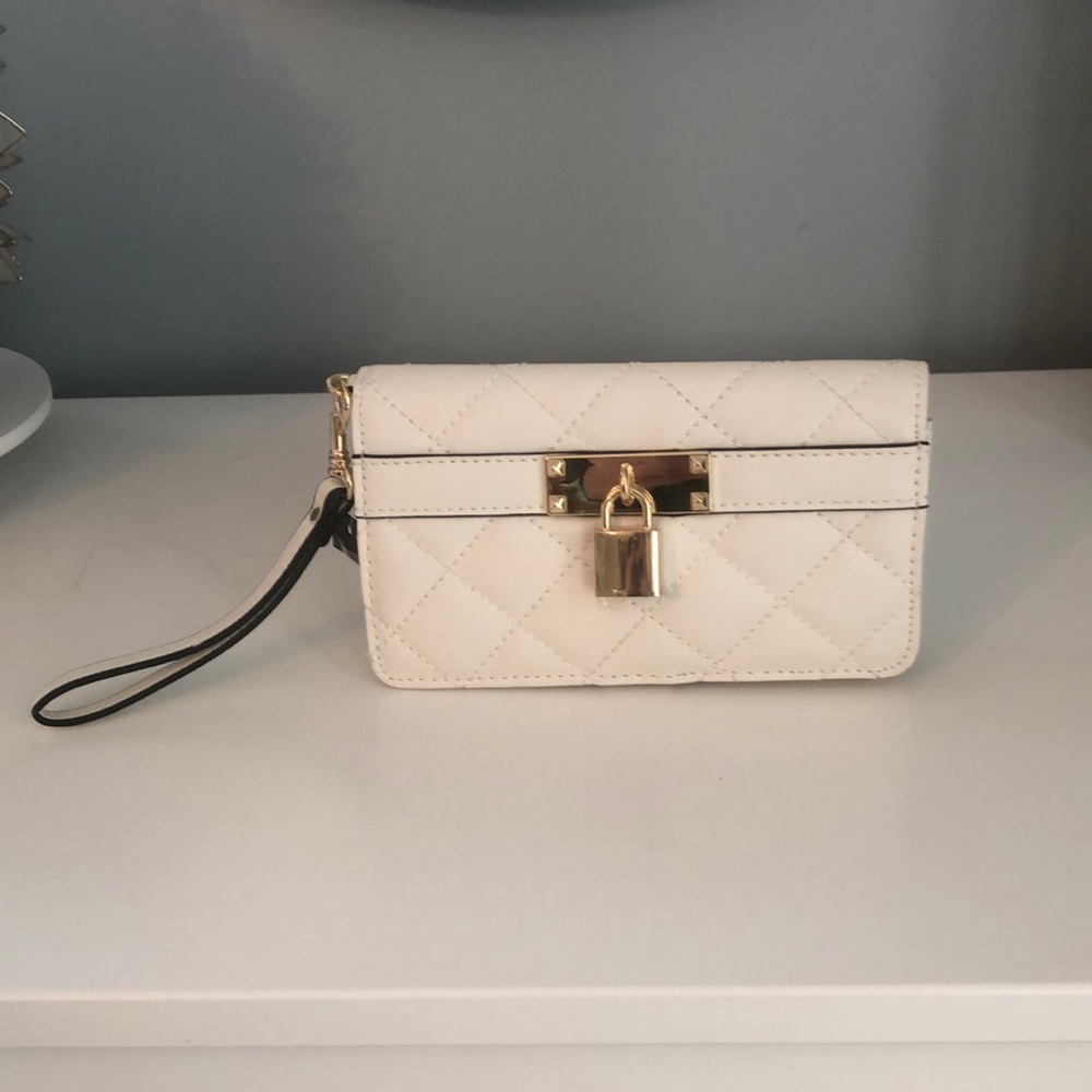 NWT Apt 9 Quilted Wristlet with Lock